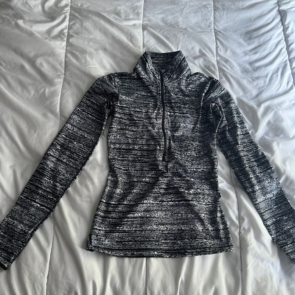 NIKE Pro Womens Dry Element 3/4 Zip Long Sleeve Jacket Black and White Size S
